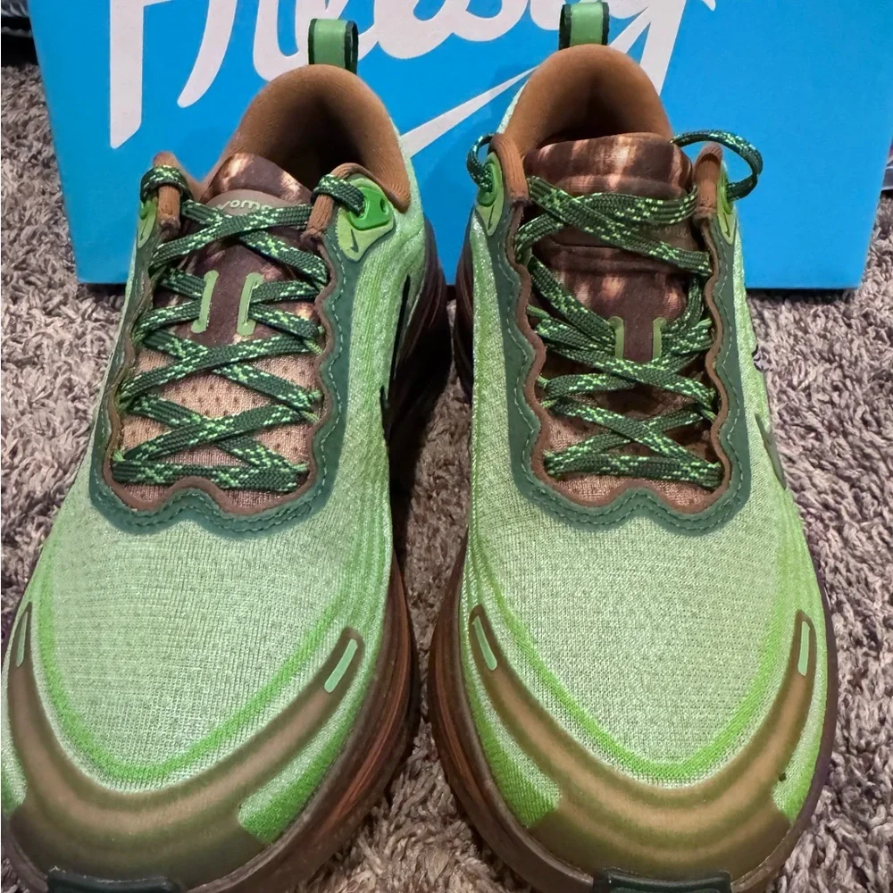 Sold Out! Women's Nike Vomero Plus Molly Sz 8 - Picture 6 of 7